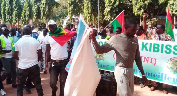 Bobo : Manifestation Pour Saluer La Riposte Des Forces Combattantes ...